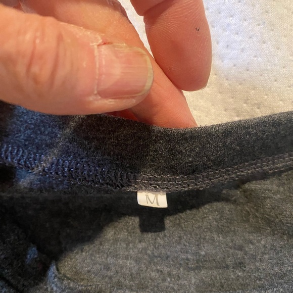 Yellowstone Dutton Ranch Bundle hoodie sweatshirt and RIP t-shirt, mens med - Picture 10 of 10